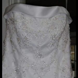 Brand new David's bridal dress. 4P